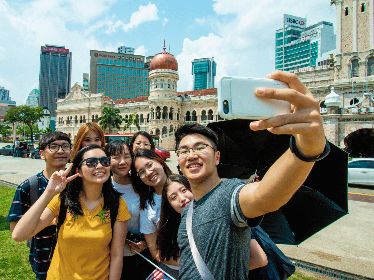 Copy of Internship and Alumni network – 11